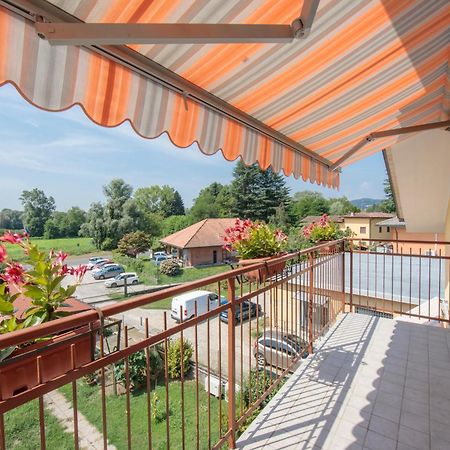 Silver Lake Apartment - Happy Rentals Angera Εξωτερικό φωτογραφία