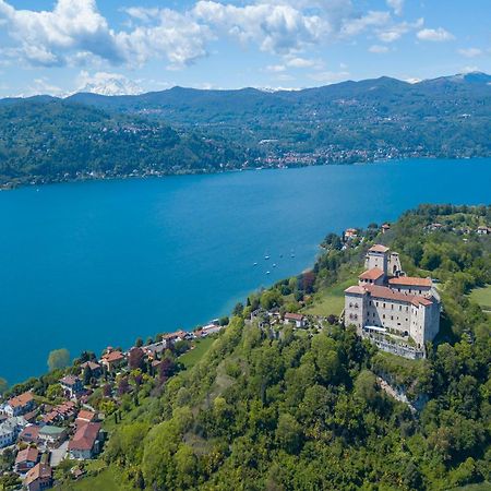 Silver Lake Apartment - Happy Rentals Angera Εξωτερικό φωτογραφία