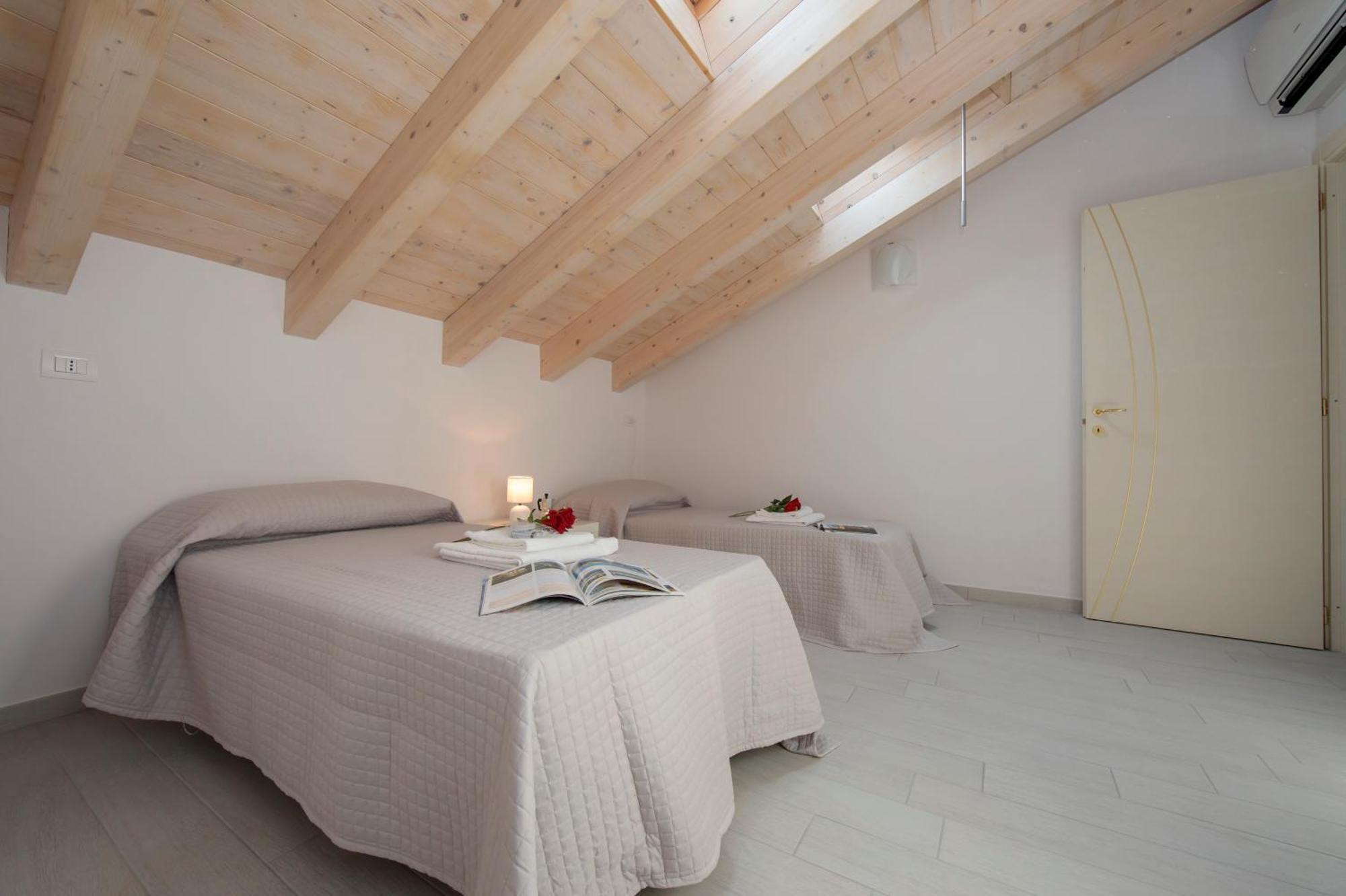 Silver Lake Apartment - Happy Rentals Angera Εξωτερικό φωτογραφία