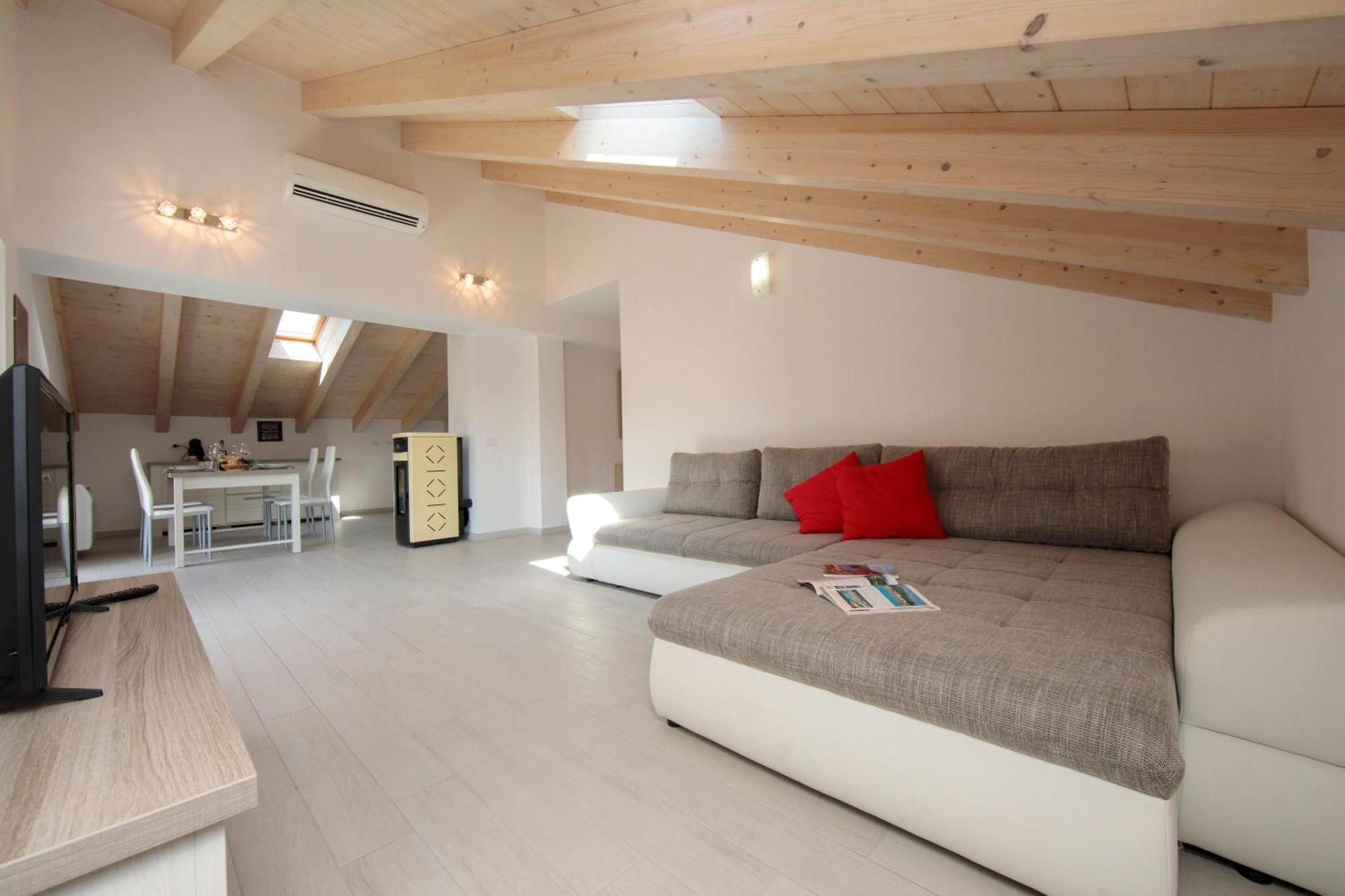 Silver Lake Apartment - Happy Rentals Angera Εξωτερικό φωτογραφία