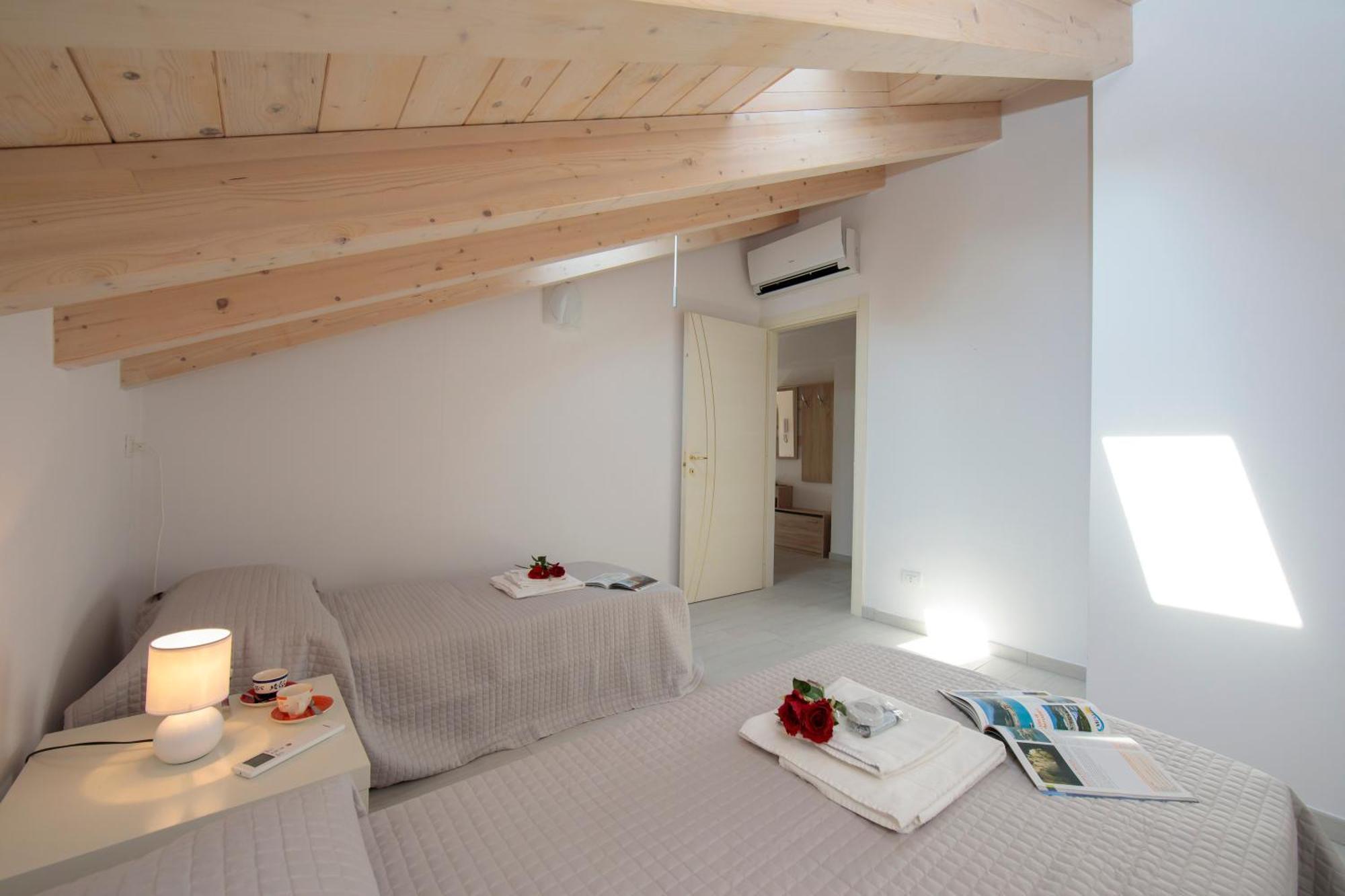Silver Lake Apartment - Happy Rentals Angera Εξωτερικό φωτογραφία