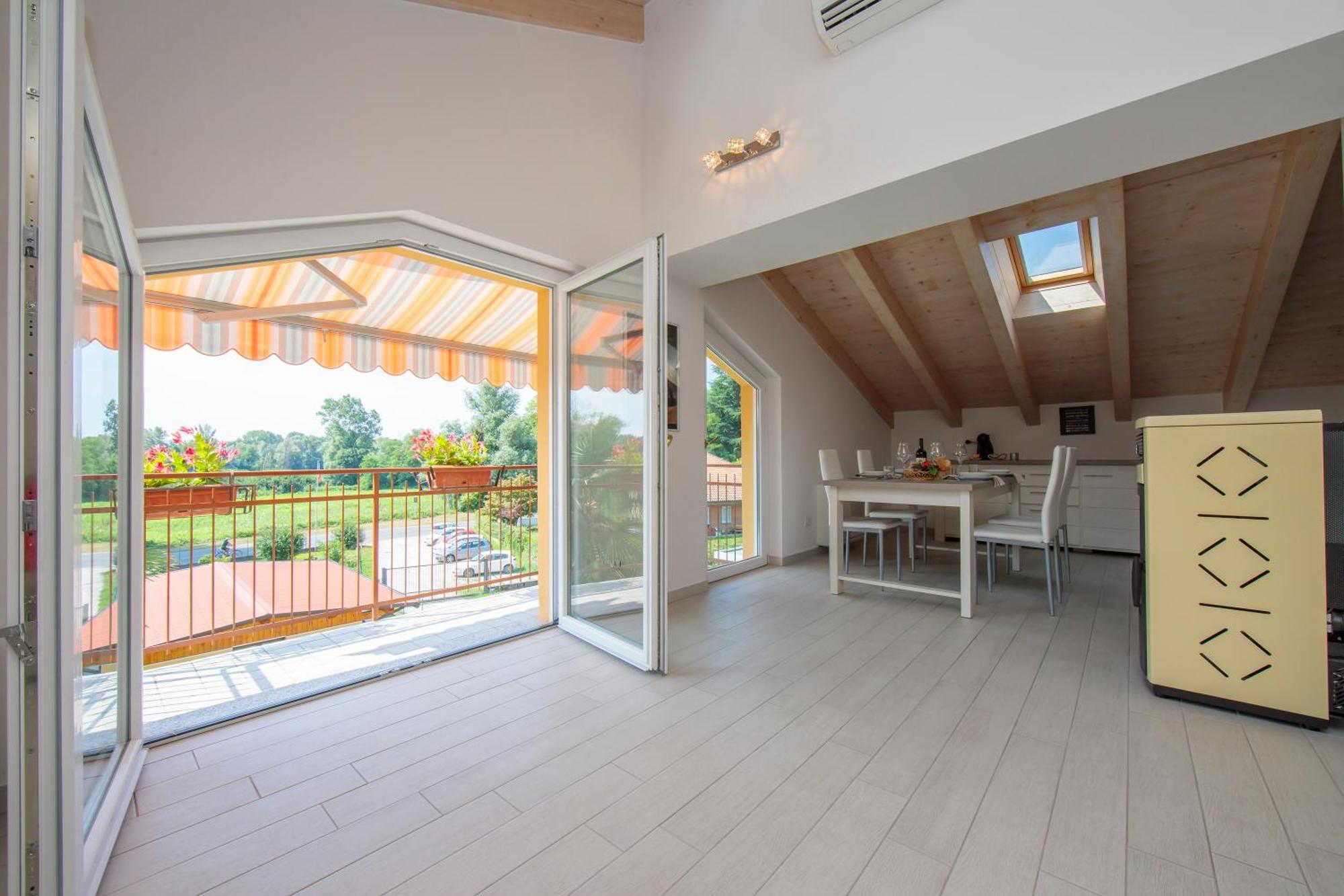 Silver Lake Apartment - Happy Rentals Angera Εξωτερικό φωτογραφία