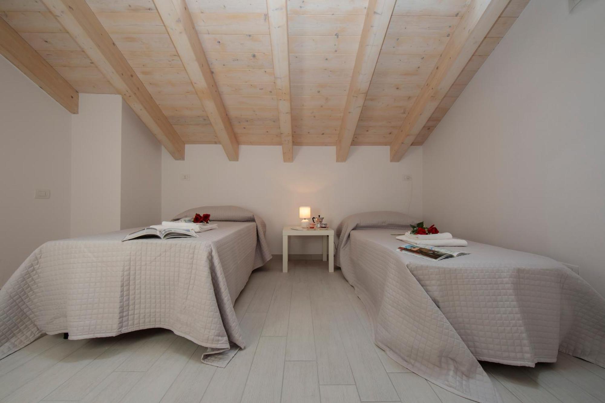 Silver Lake Apartment - Happy Rentals Angera Εξωτερικό φωτογραφία