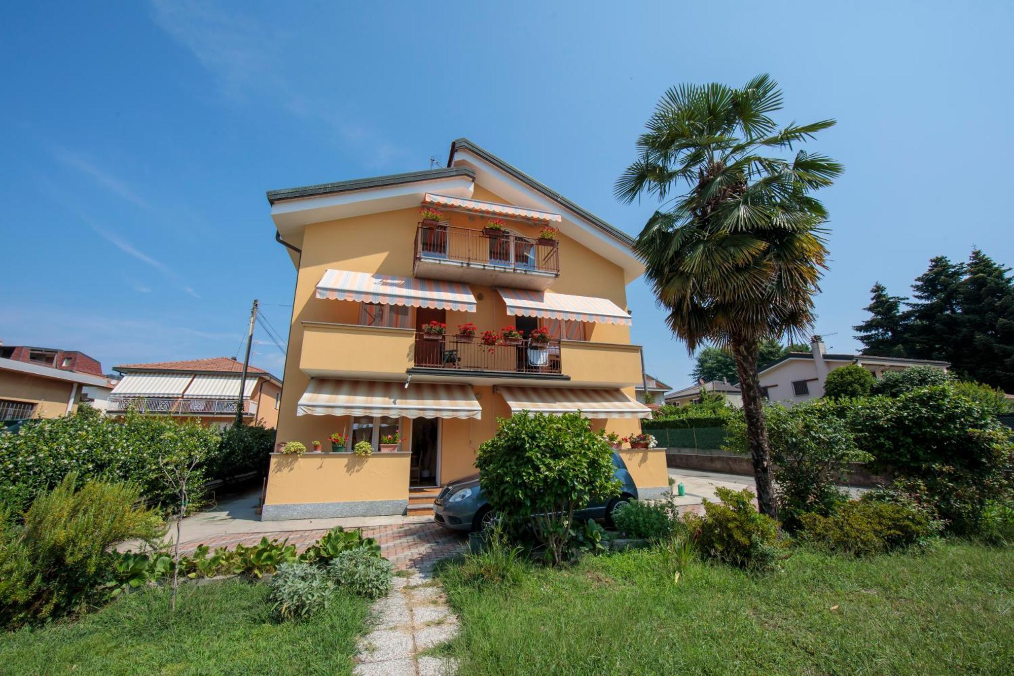 Silver Lake Apartment - Happy Rentals Angera Εξωτερικό φωτογραφία
